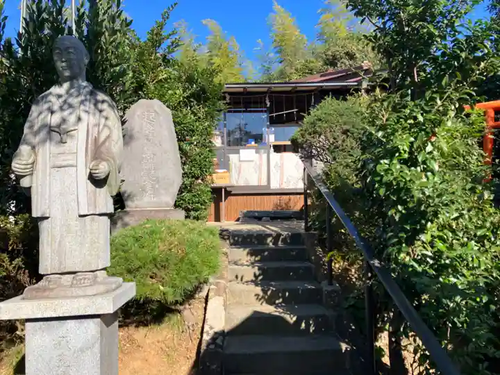横浜御嶽神社の像