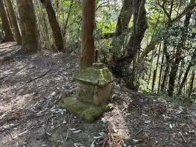 宿努神社の{uncategorized: "未分類", other: "その他", undefined: "問題あり", building: "その他建物", grave: "お墓", sacred_gate: "鳥居", guardian: "狛犬", statue: "像", buddha: "仏像", history: "歴史", nature: "自然", garden: "庭園", animal: "動物", pagoda: "塔", temizu: "手水舎", mountain_gate: "山門・神門", sanctuary: "本殿・本堂", subordinate: "末社・摂社", art: "芸術", scenery: "景色", jizo: "地蔵", ema: "絵馬", goshuin: "御朱印", omikuji: "おみくじ", items: "授与品その他", amulet: "お守り", goshuincho: "御朱印帳", eats: "食事", festival: "お祭り", votive_dance: "神楽", shichigosan: "七五三参", wedding: "結婚式", experience: "体験その他", initially: "初詣", around: "周辺", anti_infection: "感染症対策"}