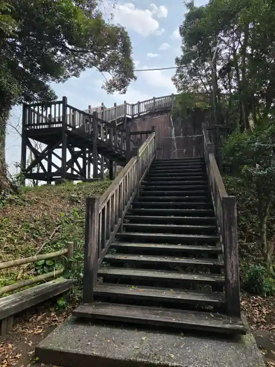照日神社の{uncategorized: "未分類", other: "その他", undefined: "問題あり", building: "その他建物", grave: "お墓", sacred_gate: "鳥居", guardian: "狛犬", statue: "像", buddha: "仏像", history: "歴史", nature: "自然", garden: "庭園", animal: "動物", pagoda: "塔", temizu: "手水舎", mountain_gate: "山門・神門", sanctuary: "本殿・本堂", subordinate: "末社・摂社", art: "芸術", scenery: "景色", jizo: "地蔵", ema: "絵馬", goshuin: "御朱印", omikuji: "おみくじ", items: "授与品その他", amulet: "お守り", goshuincho: "御朱印帳", eats: "食事", festival: "お祭り", votive_dance: "神楽", shichigosan: "七五三参", wedding: "結婚式", experience: "体験その他", initially: "初詣", around: "周辺", anti_infection: "感染症対策"}