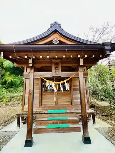 白山神社（法泉寺境内） の{uncategorized: "未分類", other: "その他", undefined: "問題あり", building: "その他建物", grave: "お墓", sacred_gate: "鳥居", guardian: "狛犬", statue: "像", buddha: "仏像", history: "歴史", nature: "自然", garden: "庭園", animal: "動物", pagoda: "塔", temizu: "手水舎", mountain_gate: "山門・神門", sanctuary: "本殿・本堂", subordinate: "末社・摂社", art: "芸術", scenery: "景色", jizo: "地蔵", ema: "絵馬", goshuin: "御朱印", omikuji: "おみくじ", items: "授与品その他", amulet: "お守り", goshuincho: "御朱印帳", eats: "食事", festival: "お祭り", votive_dance: "神楽", shichigosan: "七五三参", wedding: "結婚式", experience: "体験その他", initially: "初詣", around: "周辺", anti_infection: "感染症対策"}