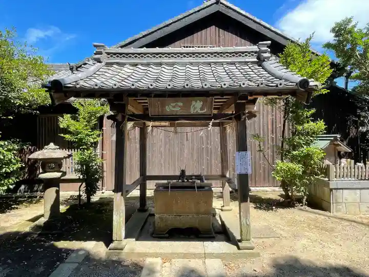 深田神社の手水舎