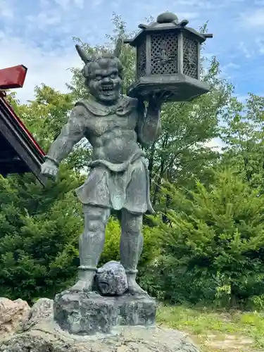 中富良野神社の像