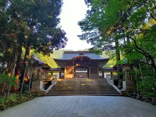 彌彦神社の山門・神門