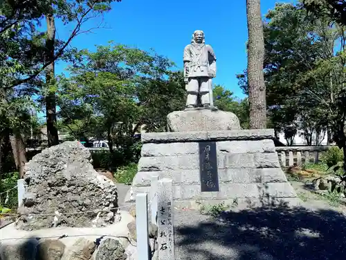 焼津神社の像