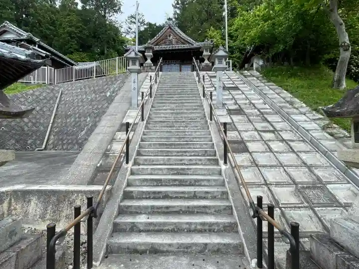 若宮神社の{uncategorized: "未分類", other: "その他", undefined: "問題あり", building: "その他建物", grave: "お墓", sacred_gate: "鳥居", guardian: "狛犬", statue: "像", buddha: "仏像", history: "歴史", nature: "自然", garden: "庭園", animal: "動物", pagoda: "塔", temizu: "手水舎", mountain_gate: "山門・神門", sanctuary: "本殿・本堂", subordinate: "末社・摂社", art: "芸術", scenery: "景色", jizo: "地蔵", ema: "絵馬", goshuin: "御朱印", omikuji: "おみくじ", items: "授与品その他", amulet: "お守り", goshuincho: "御朱印帳", eats: "食事", festival: "お祭り", votive_dance: "神楽", shichigosan: "七五三参", wedding: "結婚式", experience: "体験その他", initially: "初詣", around: "周辺", anti_infection: "感染症対策"}