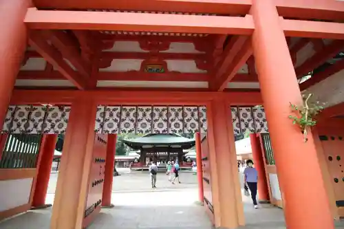 武蔵一宮氷川神社の山門