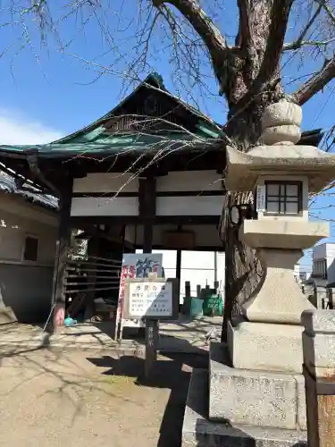 河内國魂神社の{uncategorized: "未分類", other: "その他", undefined: "問題あり", building: "その他建物", grave: "お墓", sacred_gate: "鳥居", guardian: "狛犬", statue: "像", buddha: "仏像", history: "歴史", nature: "自然", garden: "庭園", animal: "動物", pagoda: "塔", temizu: "手水舎", mountain_gate: "山門・神門", sanctuary: "本殿・本堂", subordinate: "末社・摂社", art: "芸術", scenery: "景色", jizo: "地蔵", ema: "絵馬", goshuin: "御朱印", omikuji: "おみくじ", items: "授与品その他", amulet: "お守り", goshuincho: "御朱印帳", eats: "食事", festival: "お祭り", votive_dance: "神楽", shichigosan: "七五三参", wedding: "結婚式", experience: "体験その他", initially: "初詣", around: "周辺", anti_infection: "感染症対策"}