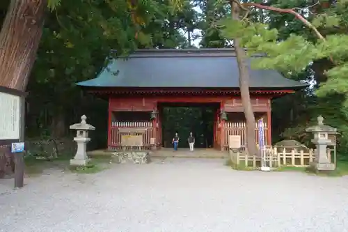 出羽神社(出羽三山神社)～三神合祭殿～の山門