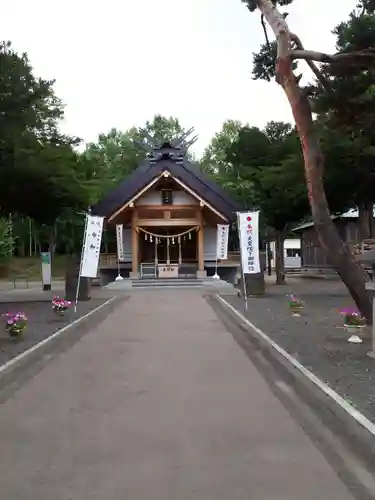 石山神社の本殿