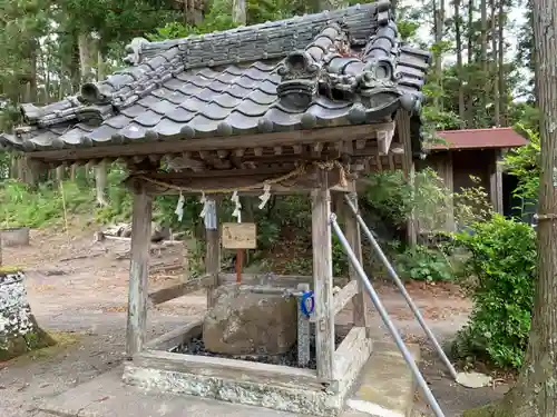 滝口神社の手水舎