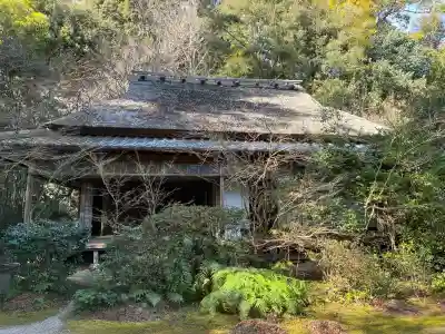 滝口寺の{uncategorized: "未分類", other: "その他", undefined: "問題あり", building: "その他建物", grave: "お墓", sacred_gate: "鳥居", guardian: "狛犬", statue: "像", buddha: "仏像", history: "歴史", nature: "自然", garden: "庭園", animal: "動物", pagoda: "塔", temizu: "手水舎", mountain_gate: "山門・神門", sanctuary: "本殿・本堂", subordinate: "末社・摂社", art: "芸術", scenery: "景色", jizo: "地蔵", ema: "絵馬", goshuin: "御朱印", omikuji: "おみくじ", items: "授与品その他", amulet: "お守り", goshuincho: "御朱印帳", eats: "食事", festival: "お祭り", votive_dance: "神楽", shichigosan: "七五三参", wedding: "結婚式", experience: "体験その他", initially: "初詣", around: "周辺", anti_infection: "感染症対策"}