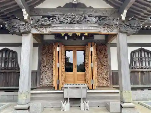 日蓮宗龍口山本龍寺の{uncategorized: "未分類", other: "その他", undefined: "問題あり", building: "その他建物", grave: "お墓", sacred_gate: "鳥居", guardian: "狛犬", statue: "像", buddha: "仏像", history: "歴史", nature: "自然", garden: "庭園", animal: "動物", pagoda: "塔", temizu: "手水舎", mountain_gate: "山門・神門", sanctuary: "本殿・本堂", subordinate: "末社・摂社", art: "芸術", scenery: "景色", jizo: "地蔵", ema: "絵馬", goshuin: "御朱印", omikuji: "おみくじ", items: "授与品その他", amulet: "お守り", goshuincho: "御朱印帳", eats: "食事", festival: "お祭り", votive_dance: "神楽", shichigosan: "七五三参", wedding: "結婚式", experience: "体験その他", initially: "初詣", around: "周辺", anti_infection: "感染症対策"}