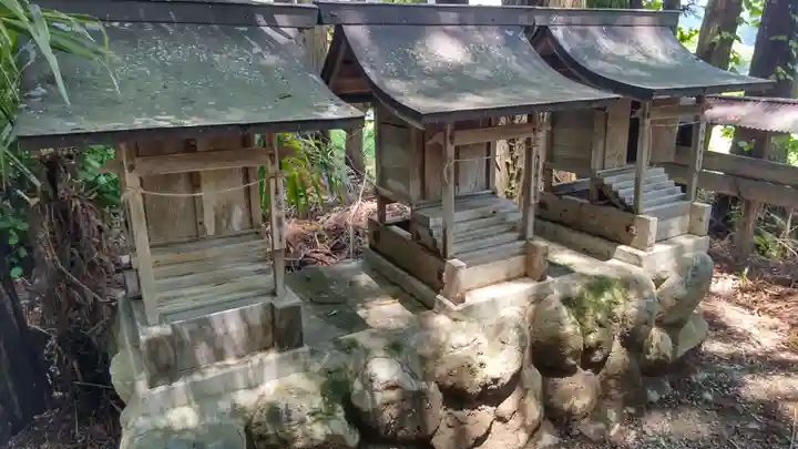 神明社の末社・摂社