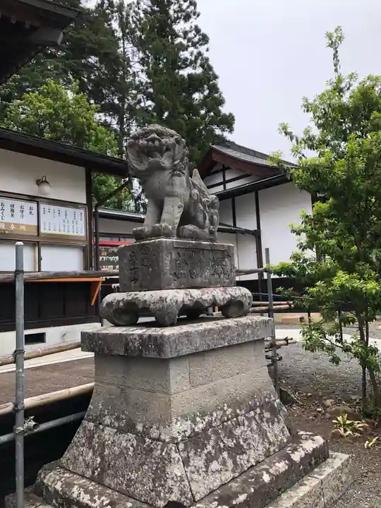 岡田神社の狛犬