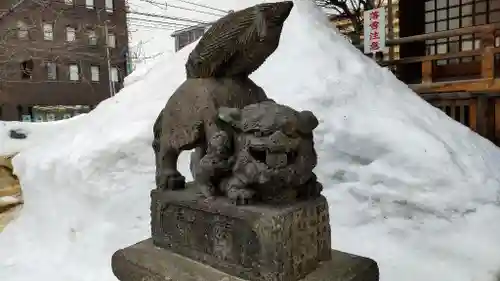 北海道神宮頓宮の狛犬