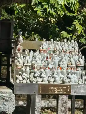 満願寺の{uncategorized: "未分類", other: "その他", undefined: "問題あり", building: "その他建物", grave: "お墓", sacred_gate: "鳥居", guardian: "狛犬", statue: "像", buddha: "仏像", history: "歴史", nature: "自然", garden: "庭園", animal: "動物", pagoda: "塔", temizu: "手水舎", mountain_gate: "山門・神門", sanctuary: "本殿・本堂", subordinate: "末社・摂社", art: "芸術", scenery: "景色", jizo: "地蔵", ema: "絵馬", goshuin: "御朱印", omikuji: "おみくじ", items: "授与品その他", amulet: "お守り", goshuincho: "御朱印帳", eats: "食事", festival: "お祭り", votive_dance: "神楽", shichigosan: "七五三参", wedding: "結婚式", experience: "体験その他", initially: "初詣", around: "周辺", anti_infection: "感染症対策"}