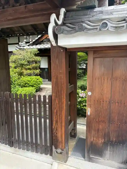 地蔵寺の{uncategorized: "未分類", other: "その他", undefined: "問題あり", building: "その他建物", grave: "お墓", sacred_gate: "鳥居", guardian: "狛犬", statue: "像", buddha: "仏像", history: "歴史", nature: "自然", garden: "庭園", animal: "動物", pagoda: "塔", temizu: "手水舎", mountain_gate: "山門・神門", sanctuary: "本殿・本堂", subordinate: "末社・摂社", art: "芸術", scenery: "景色", jizo: "地蔵", ema: "絵馬", goshuin: "御朱印", omikuji: "おみくじ", items: "授与品その他", amulet: "お守り", goshuincho: "御朱印帳", eats: "食事", festival: "お祭り", votive_dance: "神楽", shichigosan: "七五三参", wedding: "結婚式", experience: "体験その他", initially: "初詣", around: "周辺", anti_infection: "感染症対策"}