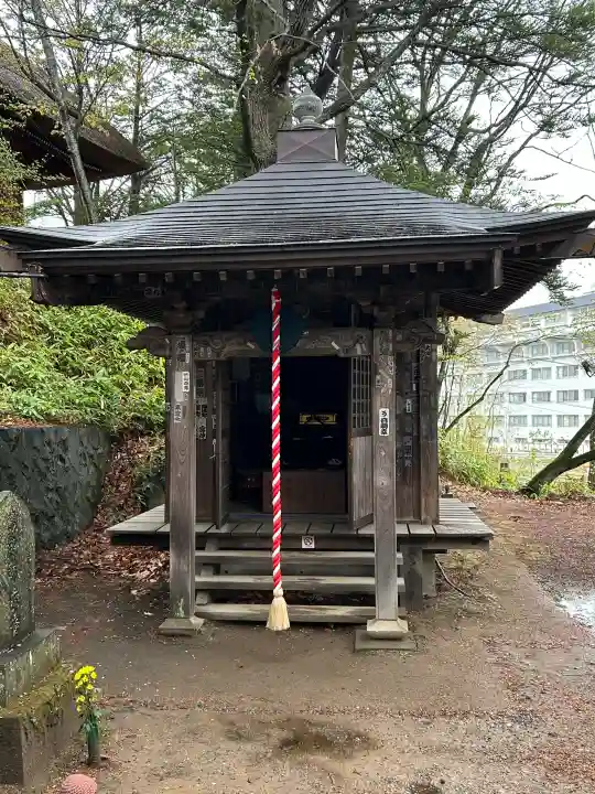 光泉寺の{uncategorized: "未分類", other: "その他", undefined: "問題あり", building: "その他建物", grave: "お墓", sacred_gate: "鳥居", guardian: "狛犬", statue: "像", buddha: "仏像", history: "歴史", nature: "自然", garden: "庭園", animal: "動物", pagoda: "塔", temizu: "手水舎", mountain_gate: "山門・神門", sanctuary: "本殿・本堂", subordinate: "末社・摂社", art: "芸術", scenery: "景色", jizo: "地蔵", ema: "絵馬", goshuin: "御朱印", omikuji: "おみくじ", items: "授与品その他", amulet: "お守り", goshuincho: "御朱印帳", eats: "食事", festival: "お祭り", votive_dance: "神楽", shichigosan: "七五三参", wedding: "結婚式", experience: "体験その他", initially: "初詣", around: "周辺", anti_infection: "感染症対策"}