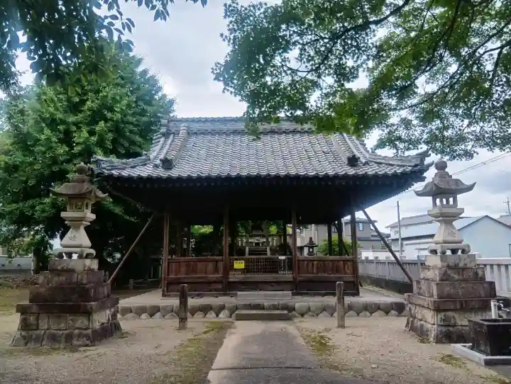 春日神社の{uncategorized: "未分類", other: "その他", undefined: "問題あり", building: "その他建物", grave: "お墓", sacred_gate: "鳥居", guardian: "狛犬", statue: "像", buddha: "仏像", history: "歴史", nature: "自然", garden: "庭園", animal: "動物", pagoda: "塔", temizu: "手水舎", mountain_gate: "山門・神門", sanctuary: "本殿・本堂", subordinate: "末社・摂社", art: "芸術", scenery: "景色", jizo: "地蔵", ema: "絵馬", goshuin: "御朱印", omikuji: "おみくじ", items: "授与品その他", amulet: "お守り", goshuincho: "御朱印帳", eats: "食事", festival: "お祭り", votive_dance: "神楽", shichigosan: "七五三参", wedding: "結婚式", experience: "体験その他", initially: "初詣", around: "周辺", anti_infection: "感染症対策"}