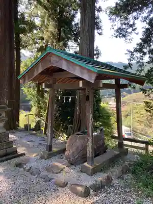 吾那神社の手水舎