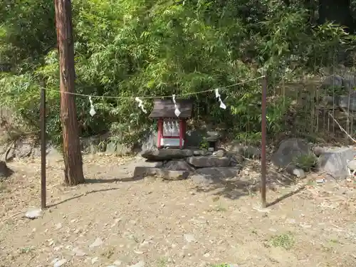 山梨岡神社の末社