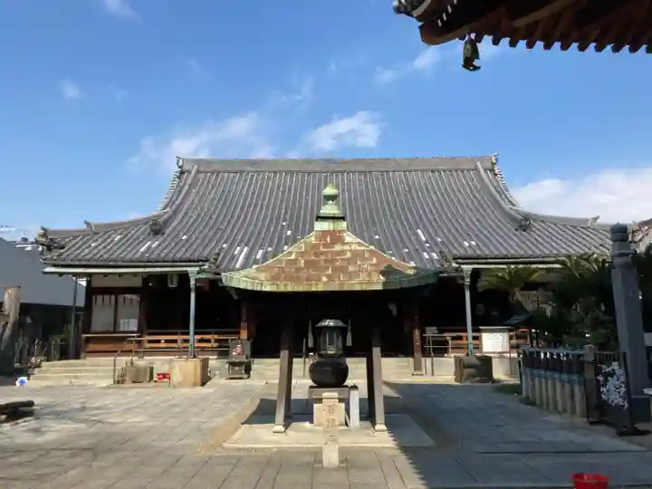 法楽寺の本殿・本堂