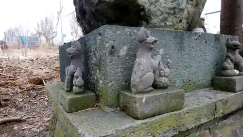 泊稲荷神社の狛犬