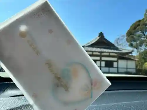 吉野神宮の{uncategorized: "未分類", other: "その他", undefined: "問題あり", building: "その他建物", grave: "お墓", sacred_gate: "鳥居", guardian: "狛犬", statue: "像", buddha: "仏像", history: "歴史", nature: "自然", garden: "庭園", animal: "動物", pagoda: "塔", temizu: "手水舎", mountain_gate: "山門・神門", sanctuary: "本殿・本堂", subordinate: "末社・摂社", art: "芸術", scenery: "景色", jizo: "地蔵", ema: "絵馬", goshuin: "御朱印", omikuji: "おみくじ", items: "授与品その他", amulet: "お守り", goshuincho: "御朱印帳", eats: "食事", festival: "お祭り", votive_dance: "神楽", shichigosan: "七五三参", wedding: "結婚式", experience: "体験その他", initially: "初詣", around: "周辺", anti_infection: "感染症対策"}