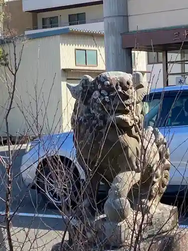 三重縣護國神社の狛犬