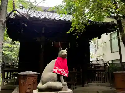 四合稲荷神社の{uncategorized: "未分類", other: "その他", undefined: "問題あり", building: "その他建物", grave: "お墓", sacred_gate: "鳥居", guardian: "狛犬", statue: "像", buddha: "仏像", history: "歴史", nature: "自然", garden: "庭園", animal: "動物", pagoda: "塔", temizu: "手水舎", mountain_gate: "山門・神門", sanctuary: "本殿・本堂", subordinate: "末社・摂社", art: "芸術", scenery: "景色", jizo: "地蔵", ema: "絵馬", goshuin: "御朱印", omikuji: "おみくじ", items: "授与品その他", amulet: "お守り", goshuincho: "御朱印帳", eats: "食事", festival: "お祭り", votive_dance: "神楽", shichigosan: "七五三参", wedding: "結婚式", experience: "体験その他", initially: "初詣", around: "周辺", anti_infection: "感染症対策"}