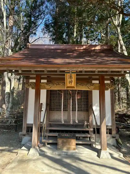 湯神神社の{uncategorized: "未分類", other: "その他", undefined: "問題あり", building: "その他建物", grave: "お墓", sacred_gate: "鳥居", guardian: "狛犬", statue: "像", buddha: "仏像", history: "歴史", nature: "自然", garden: "庭園", animal: "動物", pagoda: "塔", temizu: "手水舎", mountain_gate: "山門・神門", sanctuary: "本殿・本堂", subordinate: "末社・摂社", art: "芸術", scenery: "景色", jizo: "地蔵", ema: "絵馬", goshuin: "御朱印", omikuji: "おみくじ", items: "授与品その他", amulet: "お守り", goshuincho: "御朱印帳", eats: "食事", festival: "お祭り", votive_dance: "神楽", shichigosan: "七五三参", wedding: "結婚式", experience: "体験その他", initially: "初詣", around: "周辺", anti_infection: "感染症対策"}