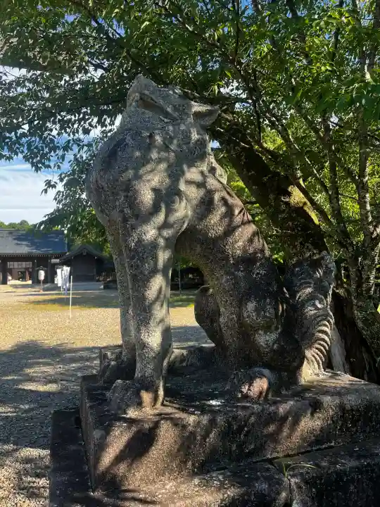 吉野神宮の{uncategorized: "未分類", other: "その他", undefined: "問題あり", building: "その他建物", grave: "お墓", sacred_gate: "鳥居", guardian: "狛犬", statue: "像", buddha: "仏像", history: "歴史", nature: "自然", garden: "庭園", animal: "動物", pagoda: "塔", temizu: "手水舎", mountain_gate: "山門・神門", sanctuary: "本殿・本堂", subordinate: "末社・摂社", art: "芸術", scenery: "景色", jizo: "地蔵", ema: "絵馬", goshuin: "御朱印", omikuji: "おみくじ", items: "授与品その他", amulet: "お守り", goshuincho: "御朱印帳", eats: "食事", festival: "お祭り", votive_dance: "神楽", shichigosan: "七五三参", wedding: "結婚式", experience: "体験その他", initially: "初詣", around: "周辺", anti_infection: "感染症対策"}
