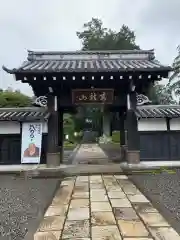 本覚寺の山門