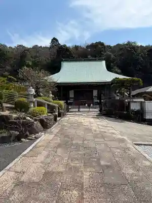 聖光寺の{uncategorized: "未分類", other: "その他", undefined: "問題あり", building: "その他建物", grave: "お墓", sacred_gate: "鳥居", guardian: "狛犬", statue: "像", buddha: "仏像", history: "歴史", nature: "自然", garden: "庭園", animal: "動物", pagoda: "塔", temizu: "手水舎", mountain_gate: "山門・神門", sanctuary: "本殿・本堂", subordinate: "末社・摂社", art: "芸術", scenery: "景色", jizo: "地蔵", ema: "絵馬", goshuin: "御朱印", omikuji: "おみくじ", items: "授与品その他", amulet: "お守り", goshuincho: "御朱印帳", eats: "食事", festival: "お祭り", votive_dance: "神楽", shichigosan: "七五三参", wedding: "結婚式", experience: "体験その他", initially: "初詣", around: "周辺", anti_infection: "感染症対策"}