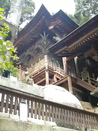 由加山 由加神社本宮の本殿