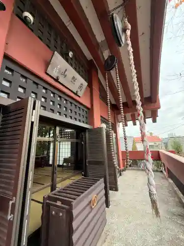 寿徳寺の{uncategorized: "未分類", other: "その他", undefined: "問題あり", building: "その他建物", grave: "お墓", sacred_gate: "鳥居", guardian: "狛犬", statue: "像", buddha: "仏像", history: "歴史", nature: "自然", garden: "庭園", animal: "動物", pagoda: "塔", temizu: "手水舎", mountain_gate: "山門・神門", sanctuary: "本殿・本堂", subordinate: "末社・摂社", art: "芸術", scenery: "景色", jizo: "地蔵", ema: "絵馬", goshuin: "御朱印", omikuji: "おみくじ", items: "授与品その他", amulet: "お守り", goshuincho: "御朱印帳", eats: "食事", festival: "お祭り", votive_dance: "神楽", shichigosan: "七五三参", wedding: "結婚式", experience: "体験その他", initially: "初詣", around: "周辺", anti_infection: "感染症対策"}