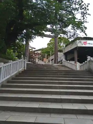 伊勢山皇大神宮の鳥居