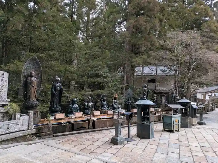 高野山金剛峯寺奥の院(和歌山県)