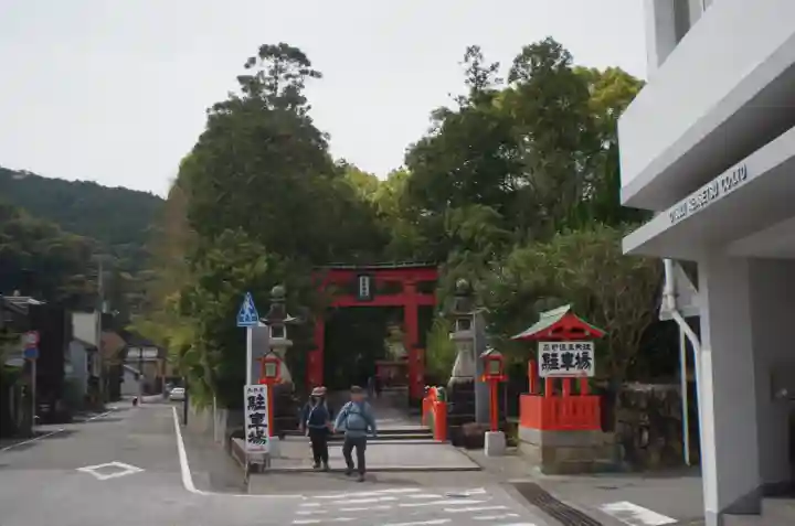 熊野速玉大社の{uncategorized: "未分類", other: "その他", undefined: "問題あり", building: "その他建物", grave: "お墓", sacred_gate: "鳥居", guardian: "狛犬", statue: "像", buddha: "仏像", history: "歴史", nature: "自然", garden: "庭園", animal: "動物", pagoda: "塔", temizu: "手水舎", mountain_gate: "山門・神門", sanctuary: "本殿・本堂", subordinate: "末社・摂社", art: "芸術", scenery: "景色", jizo: "地蔵", ema: "絵馬", goshuin: "御朱印", omikuji: "おみくじ", items: "授与品その他", amulet: "お守り", goshuincho: "御朱印帳", eats: "食事", festival: "お祭り", votive_dance: "神楽", shichigosan: "七五三参", wedding: "結婚式", experience: "体験その他", initially: "初詣", around: "周辺", anti_infection: "感染症対策"}