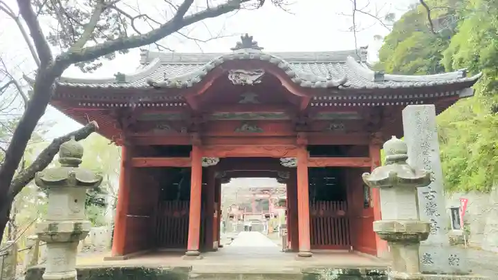 那古寺の山門・神門