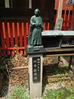 岬神社（土佐稲荷神社）の像
