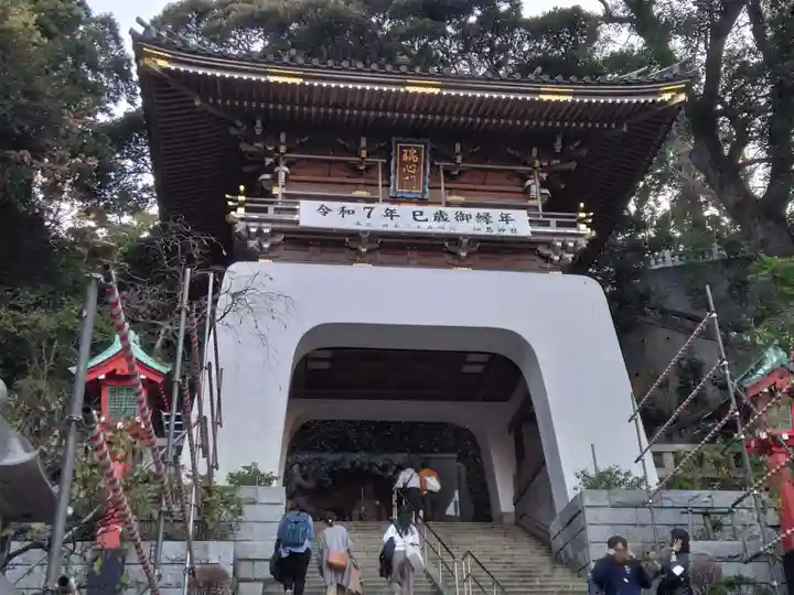 江島神社の山門・神門
