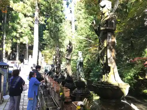 高野山金剛峯寺奥の院(和歌山県)