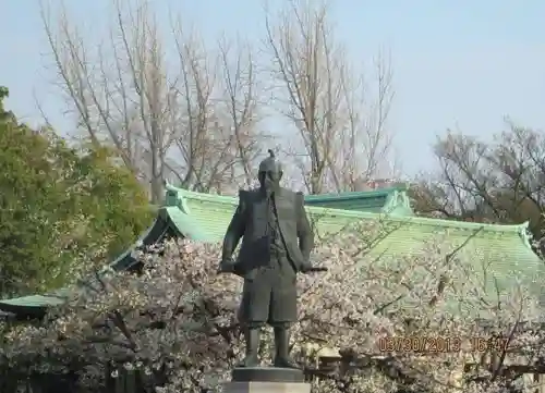 豊國神社の像