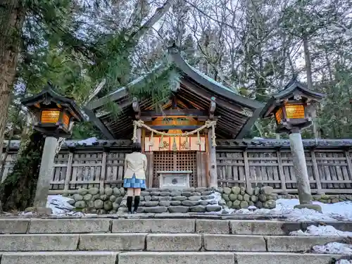 諏訪大社上社前宮の本殿・本堂