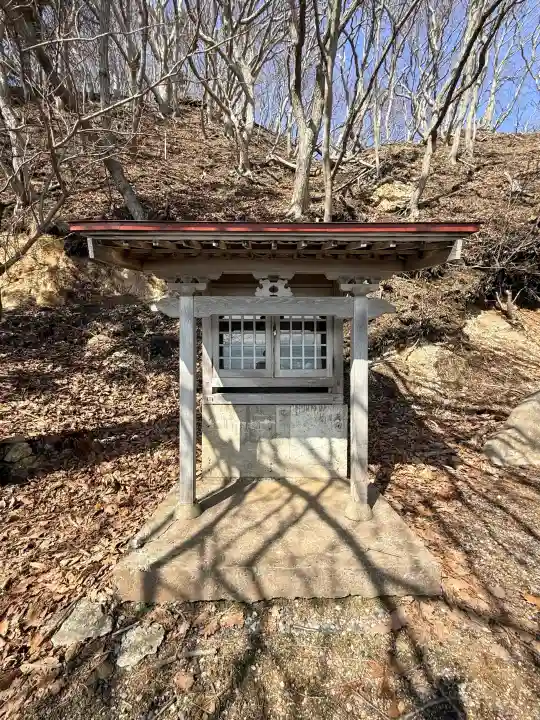 小谷石大明神の{uncategorized: "未分類", other: "その他", undefined: "問題あり", building: "その他建物", grave: "お墓", sacred_gate: "鳥居", guardian: "狛犬", statue: "像", buddha: "仏像", history: "歴史", nature: "自然", garden: "庭園", animal: "動物", pagoda: "塔", temizu: "手水舎", mountain_gate: "山門・神門", sanctuary: "本殿・本堂", subordinate: "末社・摂社", art: "芸術", scenery: "景色", jizo: "地蔵", ema: "絵馬", goshuin: "御朱印", omikuji: "おみくじ", items: "授与品その他", amulet: "お守り", goshuincho: "御朱印帳", eats: "食事", festival: "お祭り", votive_dance: "神楽", shichigosan: "七五三参", wedding: "結婚式", experience: "体験その他", initially: "初詣", around: "周辺", anti_infection: "感染症対策"}