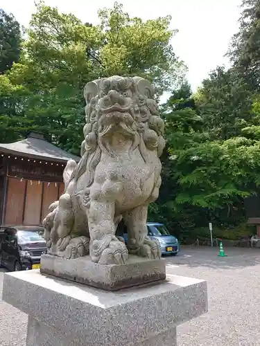 中氷川神社の狛犬