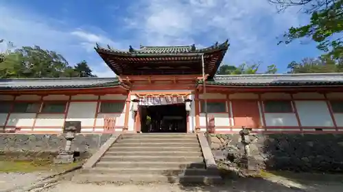 手向山八幡宮の山門