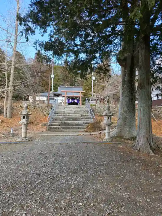 山津見神社の{uncategorized: "未分類", other: "その他", undefined: "問題あり", building: "その他建物", grave: "お墓", sacred_gate: "鳥居", guardian: "狛犬", statue: "像", buddha: "仏像", history: "歴史", nature: "自然", garden: "庭園", animal: "動物", pagoda: "塔", temizu: "手水舎", mountain_gate: "山門・神門", sanctuary: "本殿・本堂", subordinate: "末社・摂社", art: "芸術", scenery: "景色", jizo: "地蔵", ema: "絵馬", goshuin: "御朱印", omikuji: "おみくじ", items: "授与品その他", amulet: "お守り", goshuincho: "御朱印帳", eats: "食事", festival: "お祭り", votive_dance: "神楽", shichigosan: "七五三参", wedding: "結婚式", experience: "体験その他", initially: "初詣", around: "周辺", anti_infection: "感染症対策"}