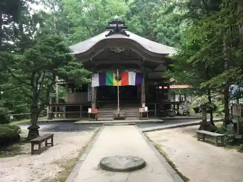 三佛寺の本殿